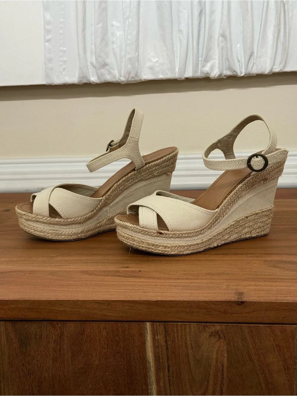 Nine West Thoughtfully Cream Canvas Espadrille Platform Wedge Sandals 9